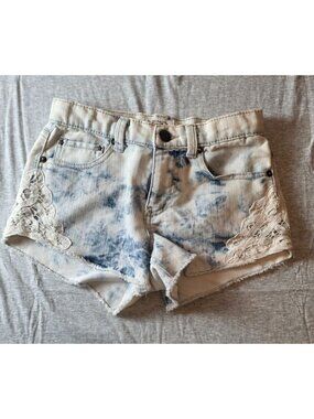 Vintage.  Mudd  High-Waisted  Distressed  Denim Short  size 0